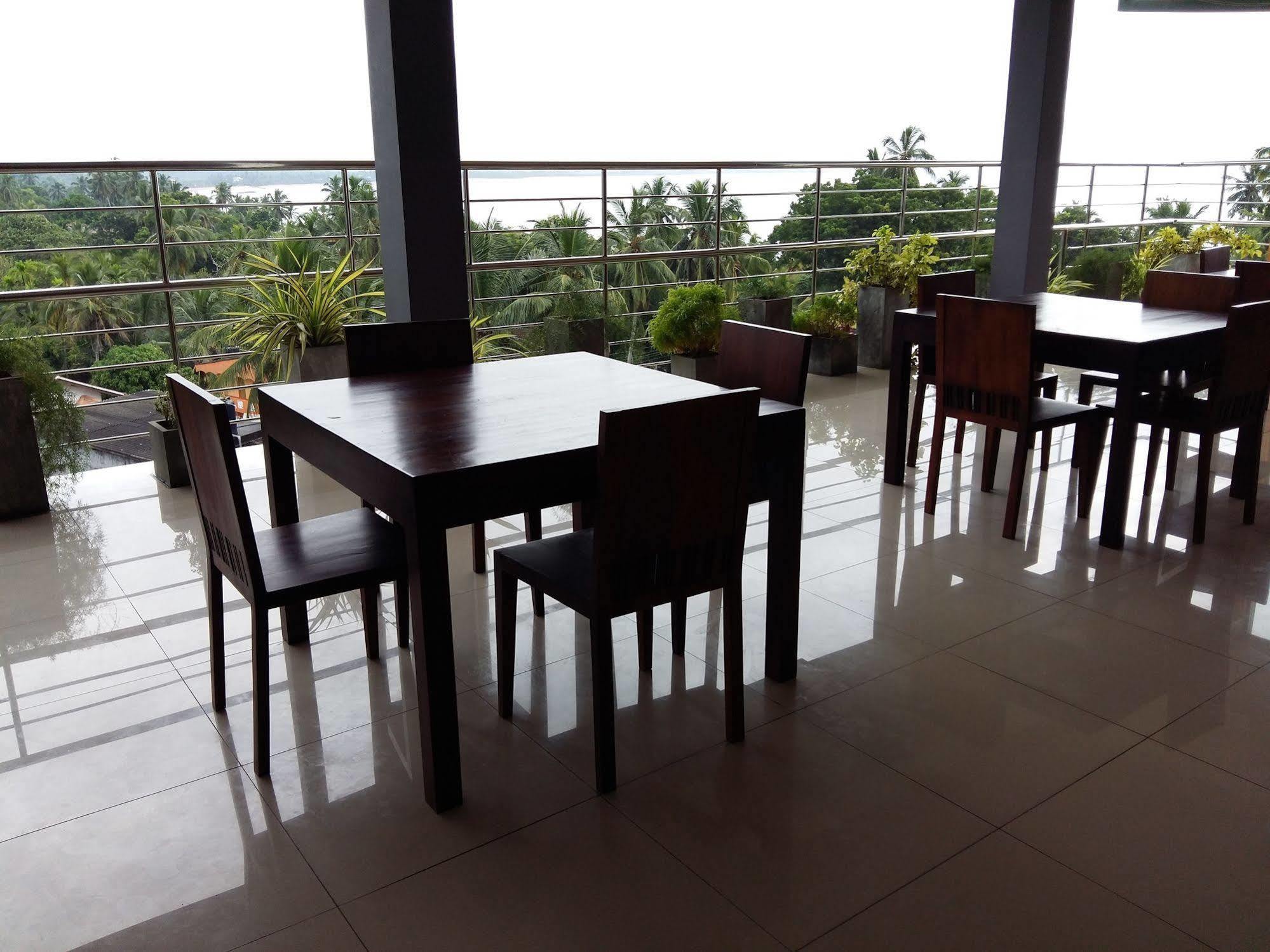 Mars Hotel Tangalle Buitenkant foto